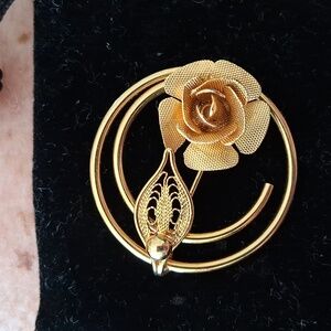 Vintage Sarah Coventry Gold Filigree Rose Brooch Lapel Scarf Pin Floral Signed